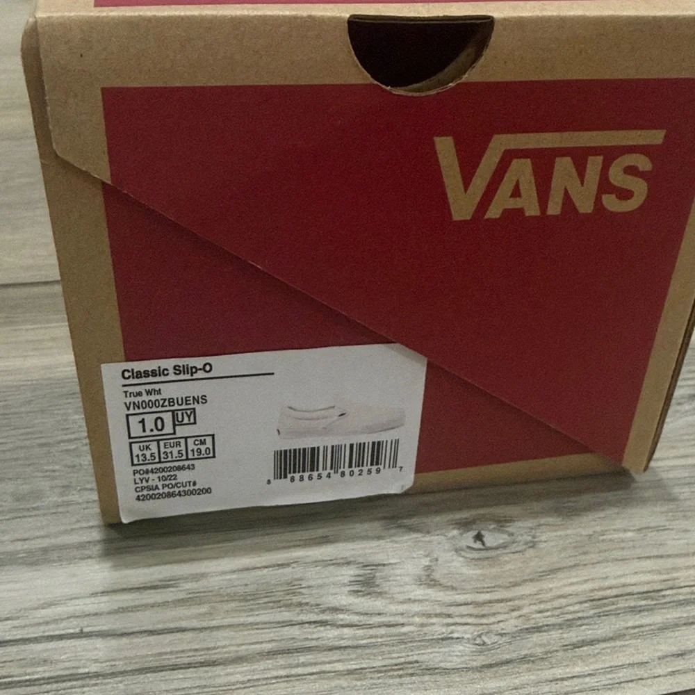 New in Box Kids Vans Classic White Canvas Slip-Ons - Picture 4 of 5